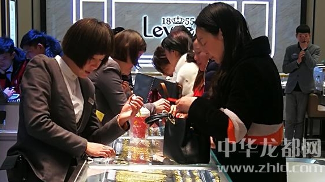 臨近春節，周口消費市場(chǎng)紅似火