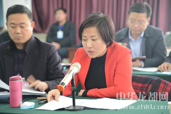 人大代表在審議政府工作報告時(shí)踴躍發(fā)言