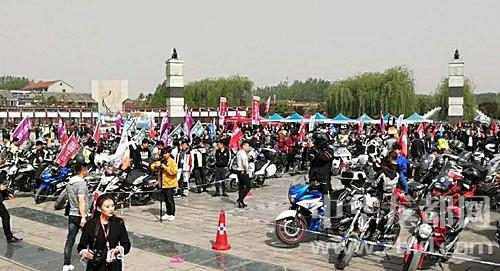14省市300多輛“怪異”摩托聚鹿邑 騎手特技表演增輝老子廟會(huì )