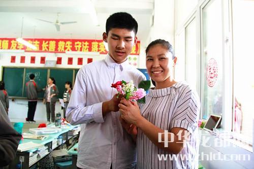 母親節，周口高中生這樣過(guò)！