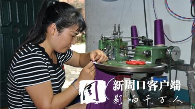 商水縣實(shí)施精準扶貧讓貧困群眾在家也能賺錢(qián)