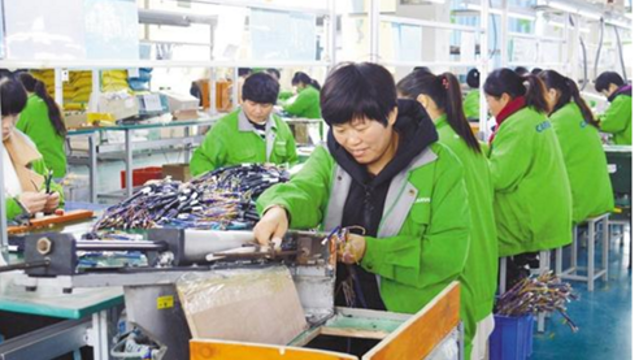 設立扶貧車(chē)間 助力脫貧攻堅