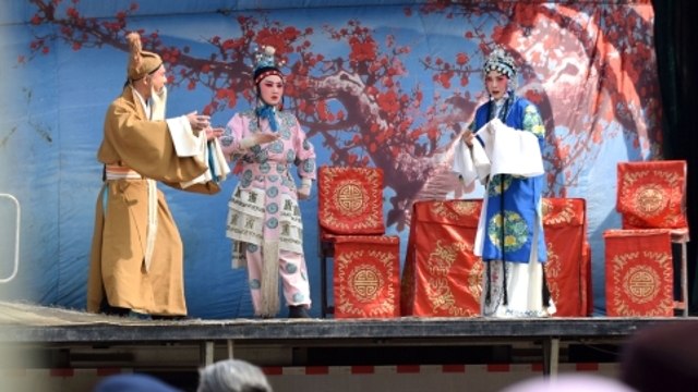 “送戲下鄉”大幕開(kāi)啟