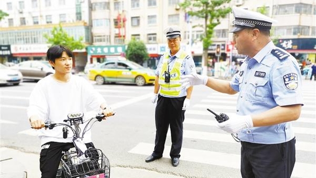 “創(chuàng  )衛”讓交通更便民——中心城區交通綜合整治攻堅行動(dòng)綜述