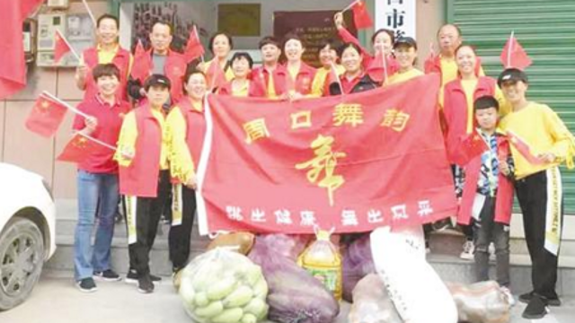 愛(ài)心情暖環(huán)衛工