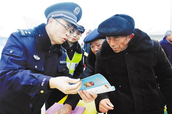 走村入戶(hù)宣傳防詐騙知識