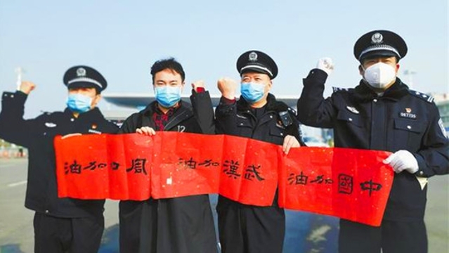 鄭大學(xué)子為疫情防控阻擊戰加油