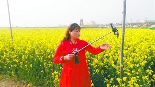油菜花開(kāi)美鄉村