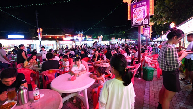 燃爆“夜經(jīng)濟” 點(diǎn)亮夜周口