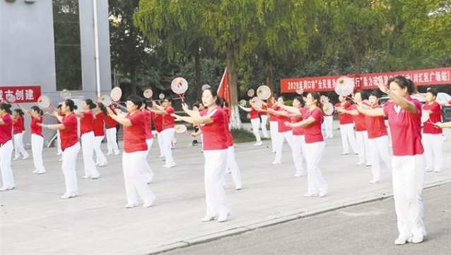 周口市“全民健身與‘創(chuàng  )文’同行”柔力球展演交流活動(dòng)舉行
