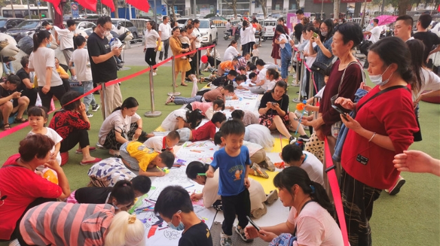 百米畫(huà)卷祝福祖國生日